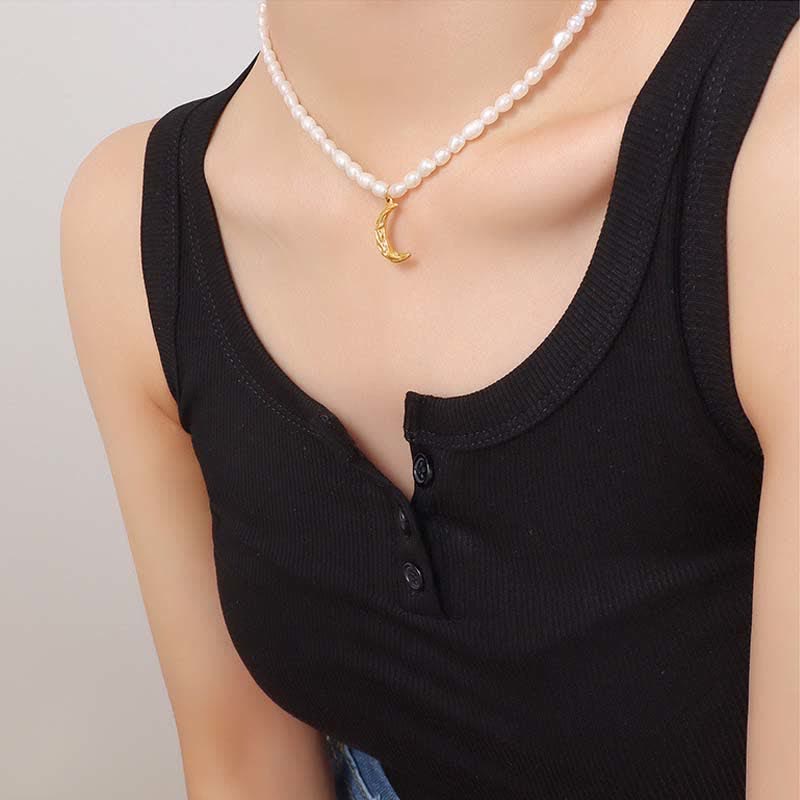 18K Gold Pearl Crescent Moon Pendant Necklace